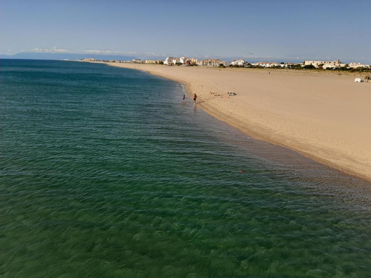 T2 Cabine Avec Tres Belle Vue Sur Le Port De Plaisance Leucate Luaran gambar