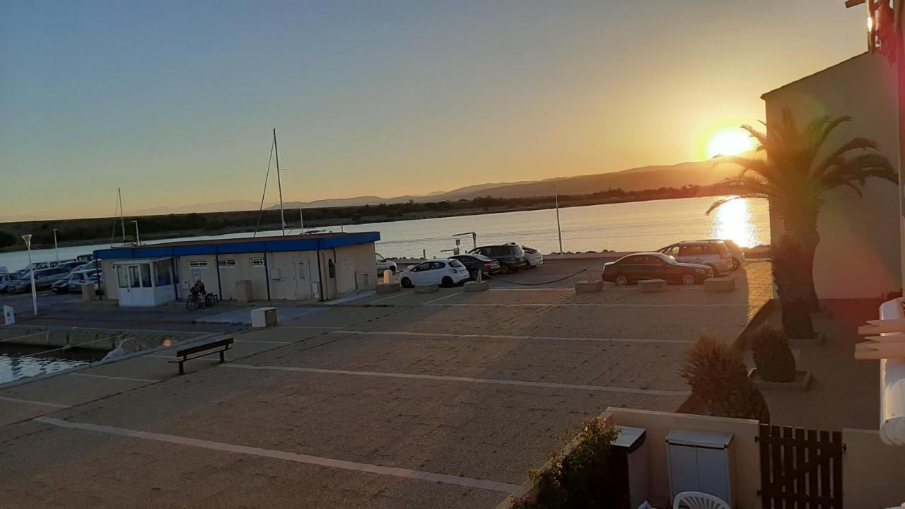 T2 Cabine Avec Tres Belle Vue Sur Le Port De Plaisance Leucate Luaran gambar