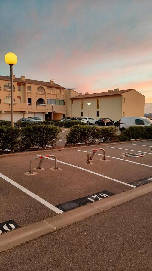 T2 Cabine Avec Tres Belle Vue Sur Le Port De Plaisance Leucate Luaran gambar